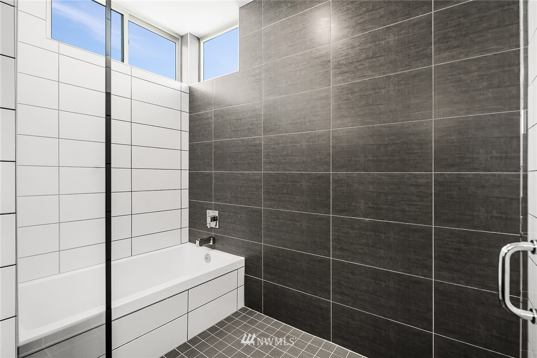 2838B Southwest Genesee Street Seattle, WA 98126 - Photo 12 of 34 Gallery Image 12