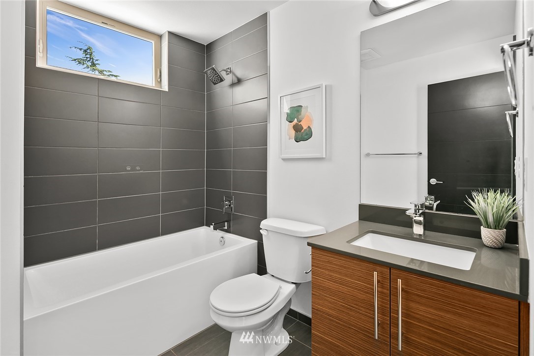 2838B Southwest Genesee Street Seattle, WA 98126 - Photo 15 of 34 Gallery Image 15