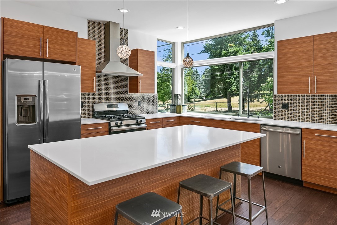 2838B Southwest Genesee Street Seattle, WA 98126 - Photo 5 of 34 Gallery Image 5