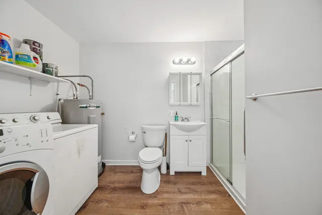 a very nice looking room with a washing machine