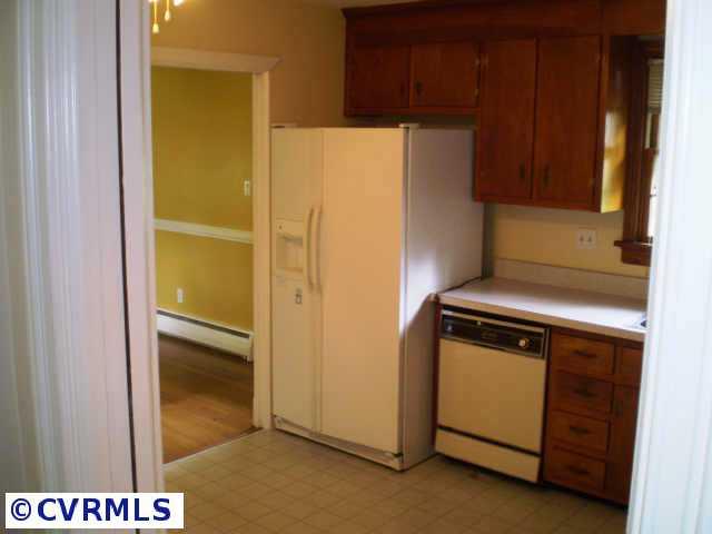 9519 Ridgefield Road Richmond, VA 23229 - Photo 5 of 10 Other - 11 x 10 Nice Neutral Kitchen! Appliance Convey!