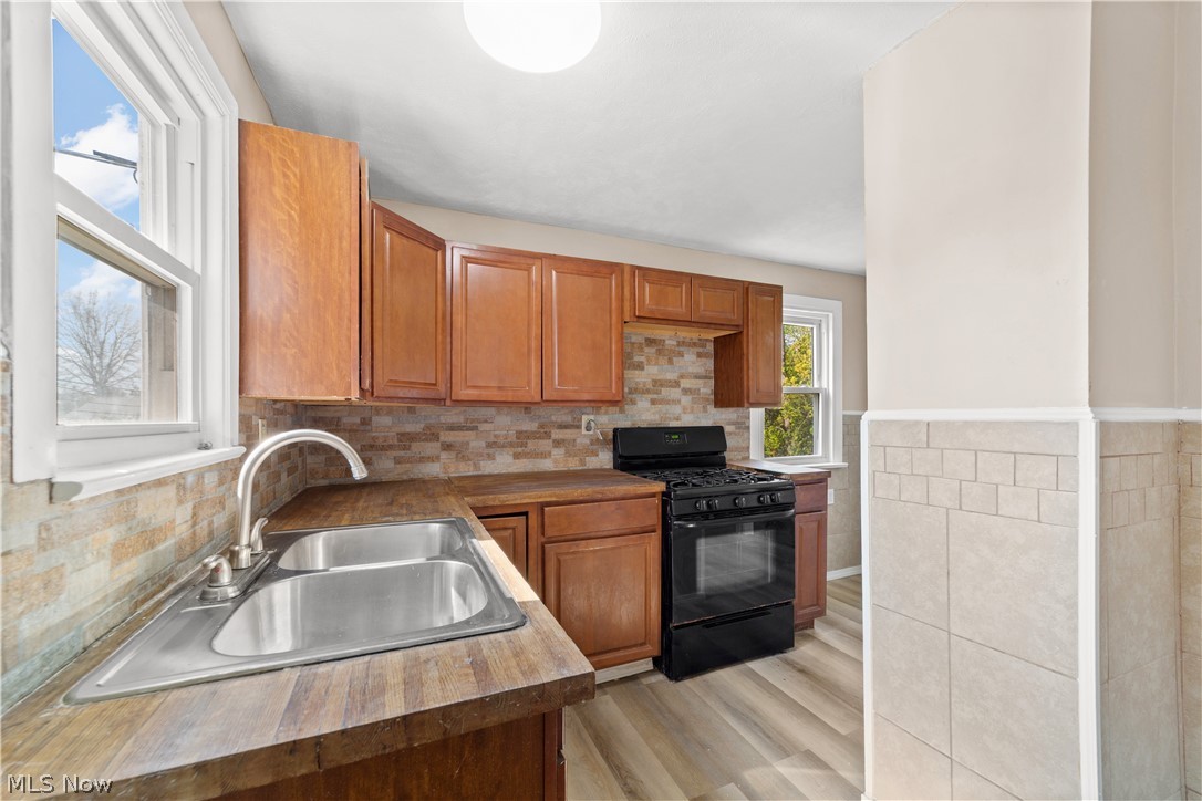 17904 Neff Road Cleveland, OH 44119 - Photo 11 of 30 Gallery Image 11