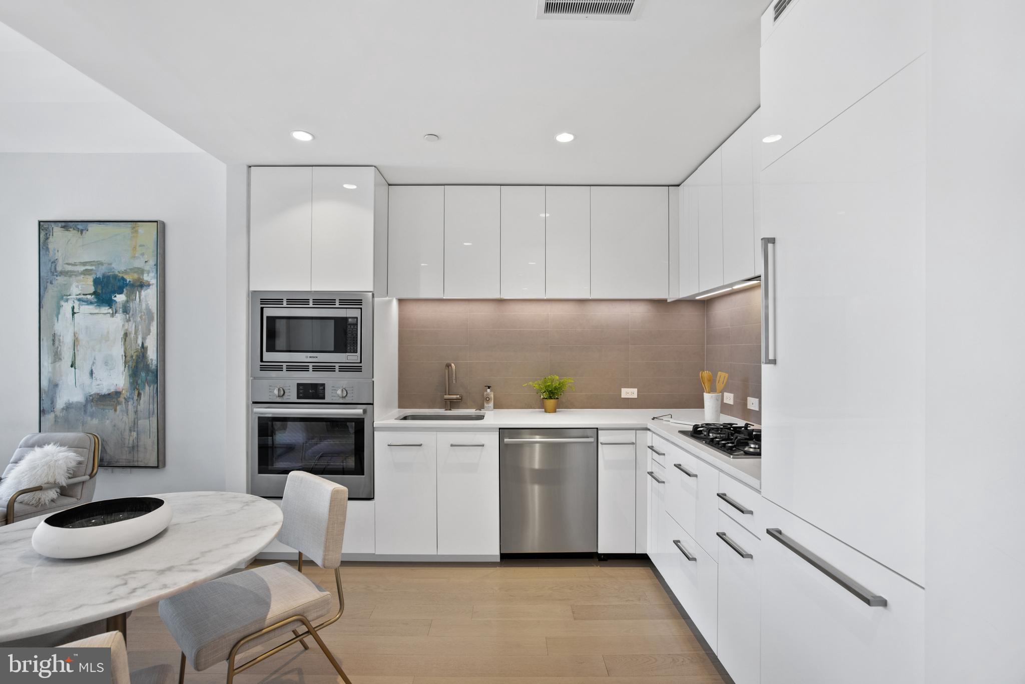 1111 24th Street Northwest, Unit 68 Washington, DC 20037 - Photo 4 of 17 Contemporary Chef's Kitchen