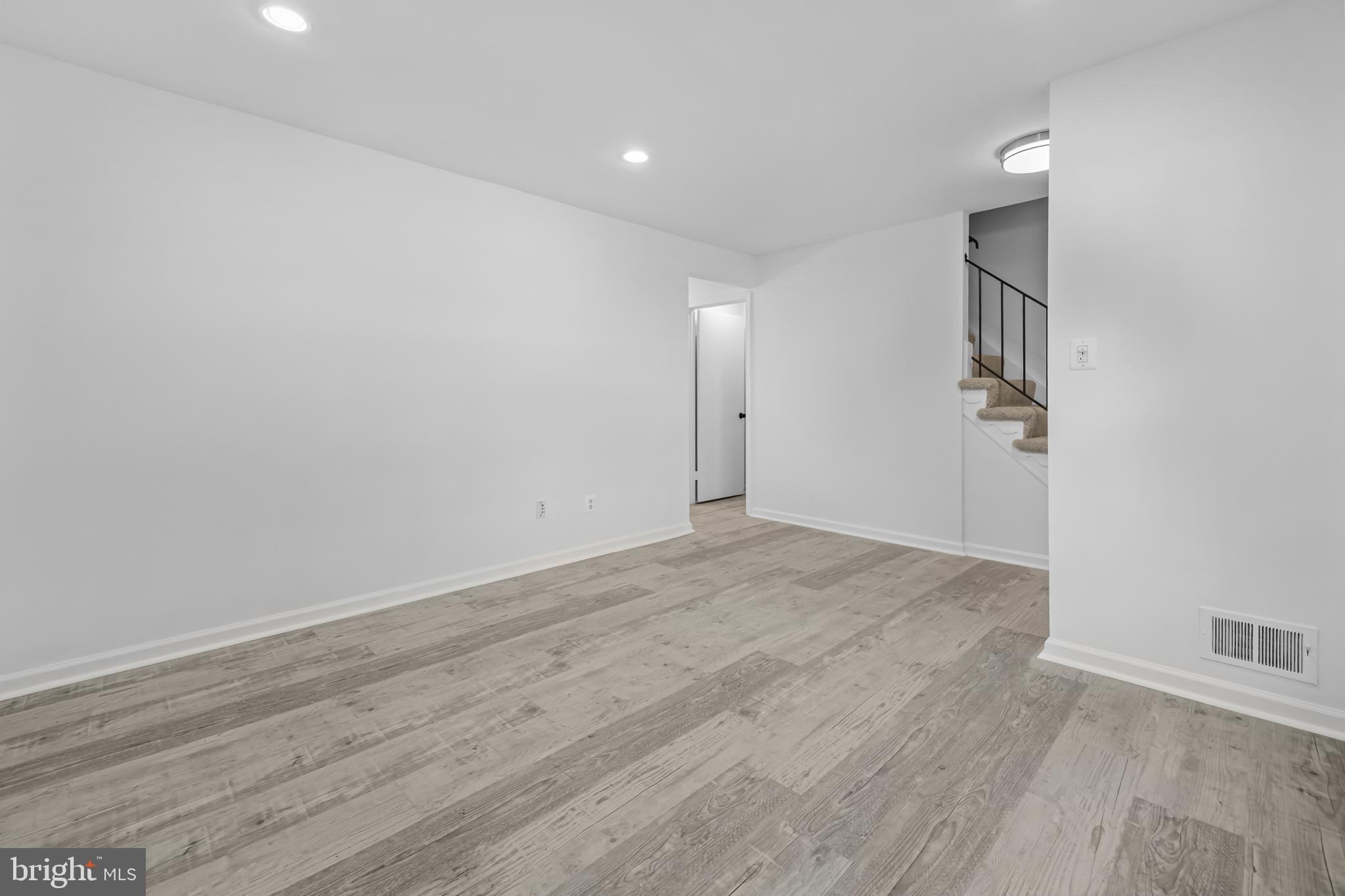 11924 Travistock Court Reston, VA 20191 - Photo 9 of 41