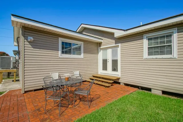 $239,900 | 210 West Girod Street, Chalmette, LA 70043