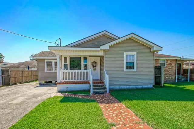 $239,900 | 210 West Girod Street, Chalmette, LA 70043
