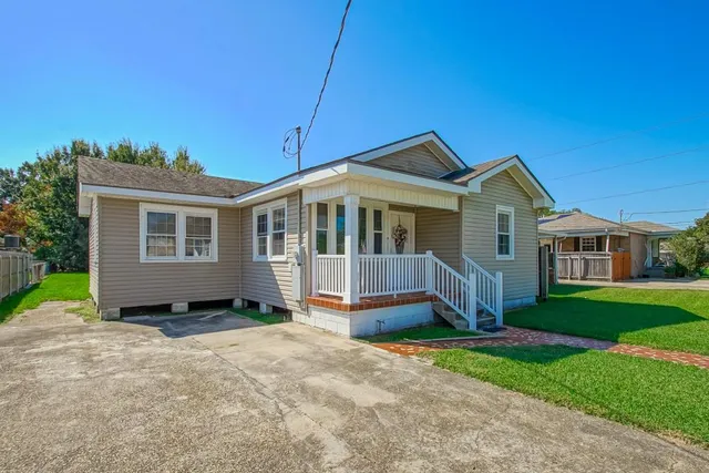 $239,900 | 210 West Girod Street, Chalmette, LA 70043