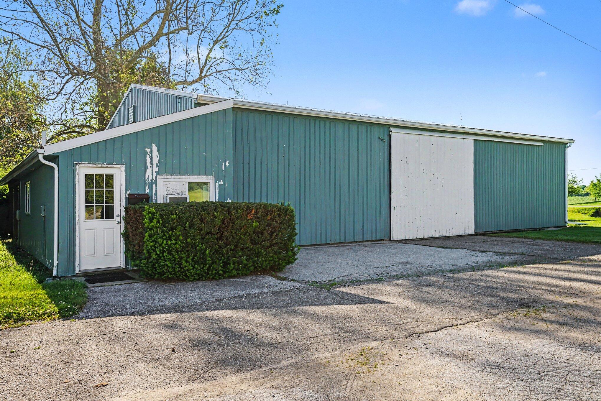6629 North Branch Road Benton Harbor, MI 49022 - Photo 32 of 56 005_file_7480
