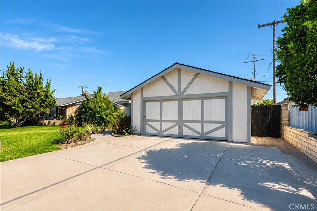 1968 West Chanticleer Road Anaheim, CA 92804 - Photo 38 of 47