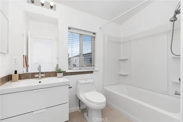 $570,000 | 9921 Flora Vista Street, Unit 6, Bellflower, CA 90706