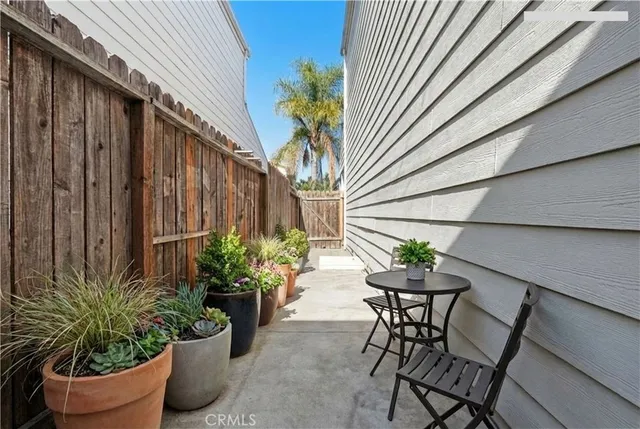 $570,000 | 9921 Flora Vista Street, Unit 6, Bellflower, CA 90706