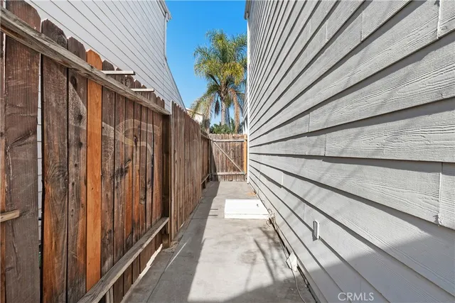 $570,000 | 9921 Flora Vista Street, Unit 6, Bellflower, CA 90706