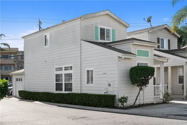 $570,000 | 9921 Flora Vista Street, Unit 6, Bellflower, CA 90706