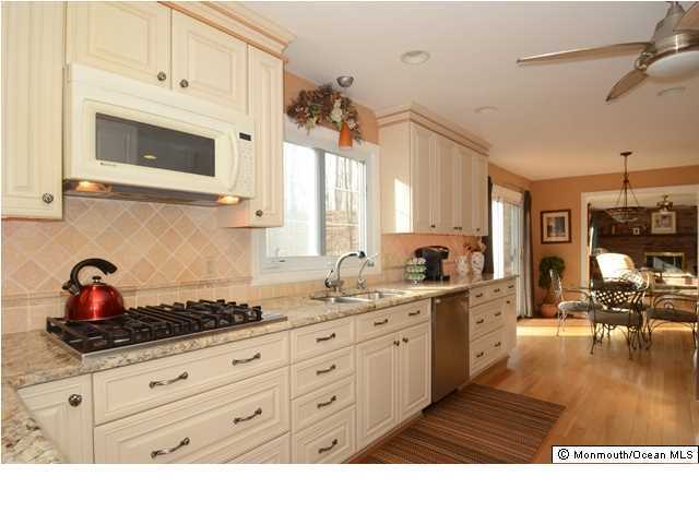 14 Highpoint Road Holmdel, NJ 07733 - Photo 5 of 17 a kitchen with sink and cabinets