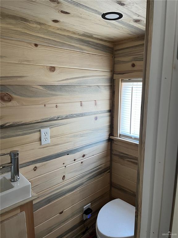 42686 Palmito Hill Road Brownsville, TX 78521 - Photo 13 of 19 a bathroom with a toilet