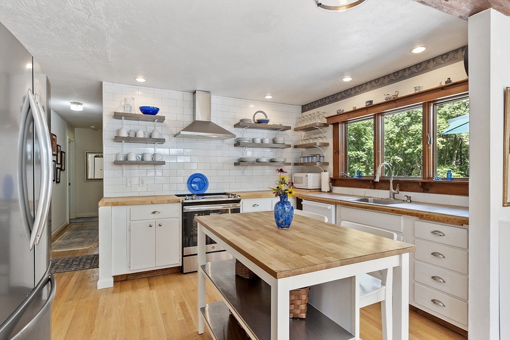 25 Old Coach Road Barre, MA 01005 - Photo 7 of 41