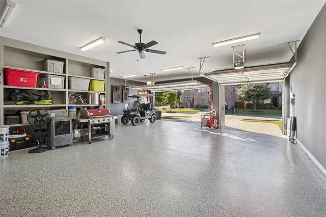 a view of a house with backyard and garden