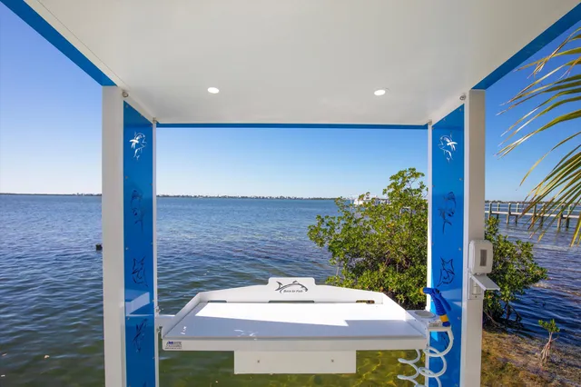 $3,900,000 | 680 Elma Avenue, Big Pine Key, FL 33043