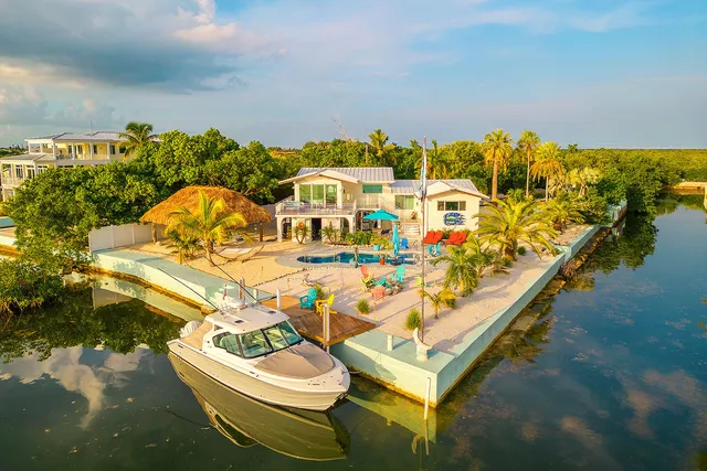 $3,900,000 | 680 Elma Avenue, Big Pine Key, FL 33043