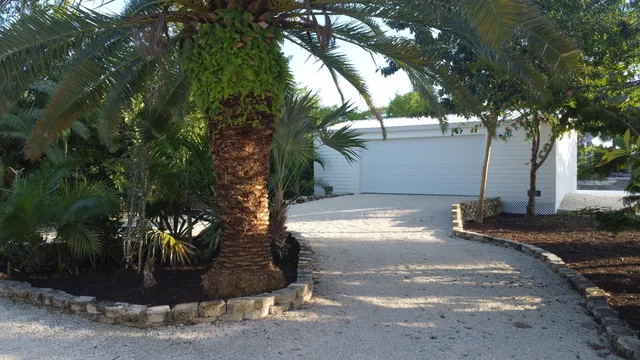 $3,900,000 | 680 Elma Avenue, Big Pine Key, FL 33043