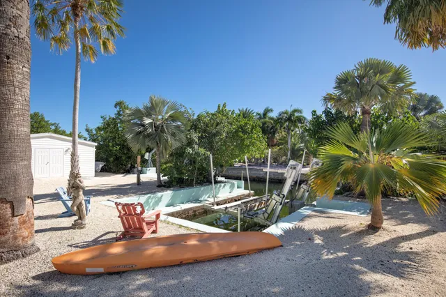 $3,900,000 | 680 Elma Avenue, Big Pine Key, FL 33043