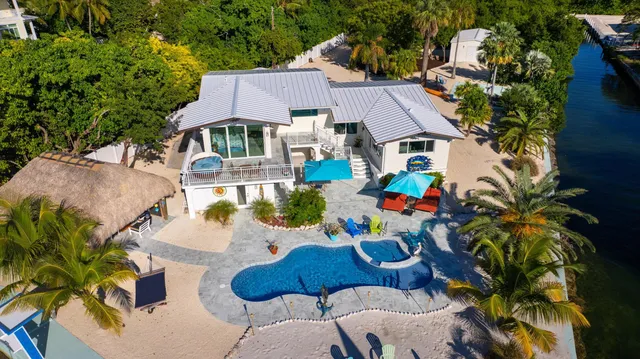 $3,900,000 | 680 Elma Avenue, Big Pine Key, FL 33043