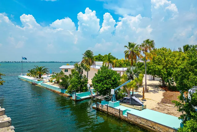 $3,900,000 | 680 Elma Avenue, Big Pine Key, FL 33043