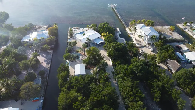 $3,900,000 | 680 Elma Avenue, Big Pine Key, FL 33043