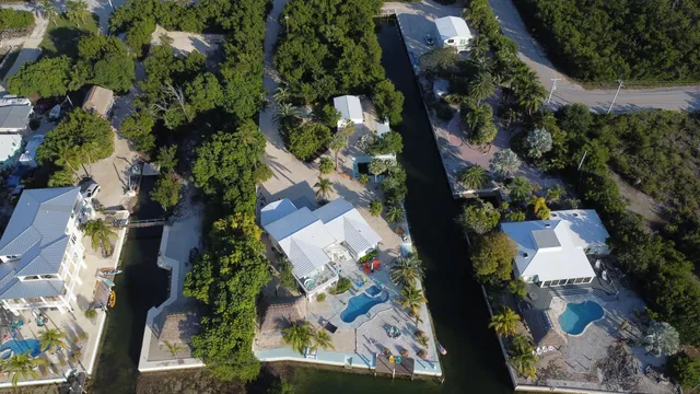 $3,900,000 | 680 Elma Avenue, Big Pine Key, FL 33043