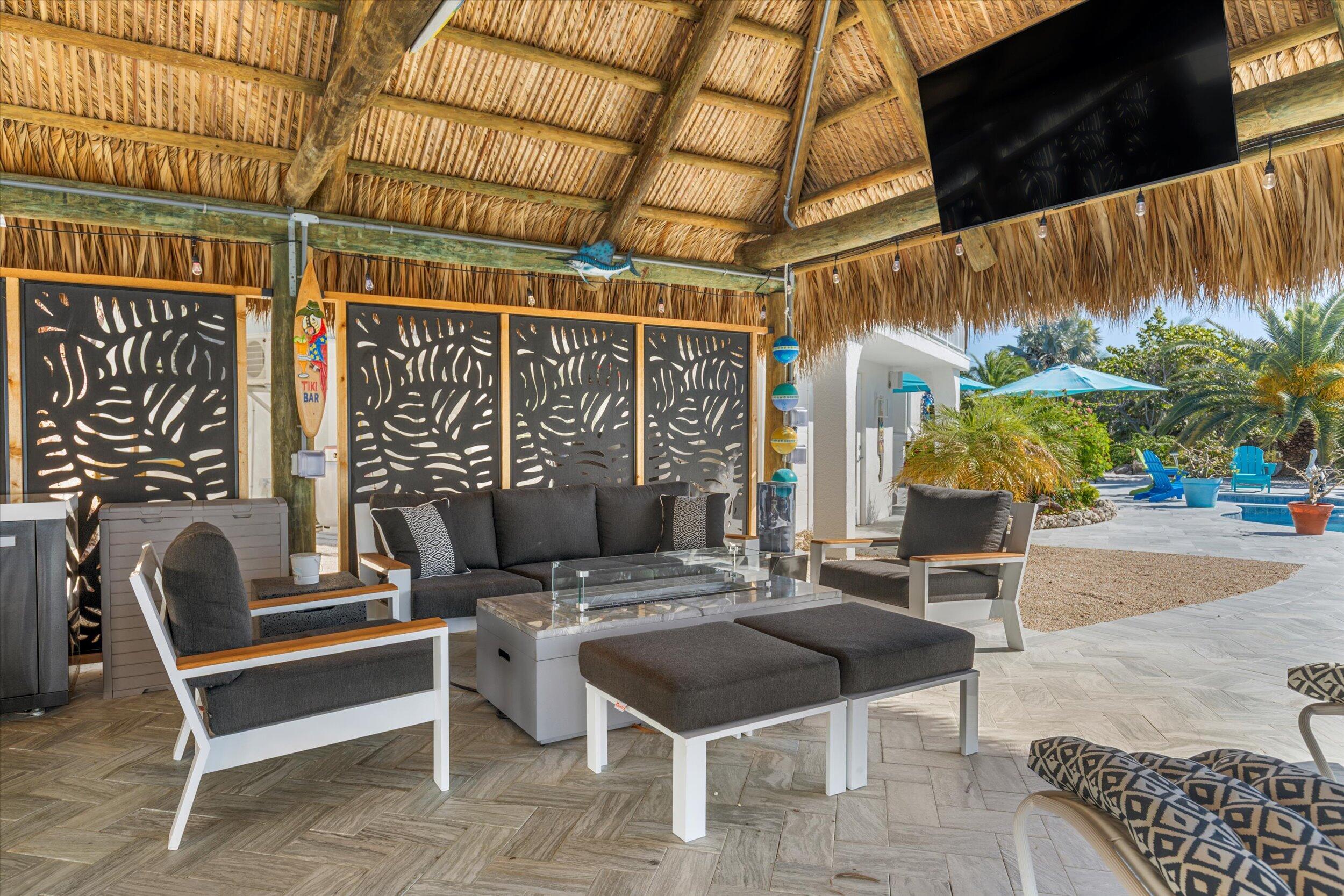 680 Elma Avenue Big Pine Key, FL 33043 - Photo 8 of 89 Tiki Living area