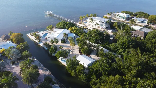 $3,900,000 | 680 Elma Avenue, Big Pine Key, FL 33043