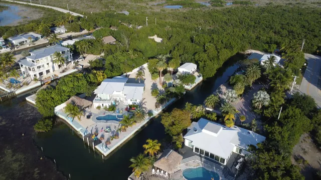 $3,900,000 | 680 Elma Avenue, Big Pine Key, FL 33043