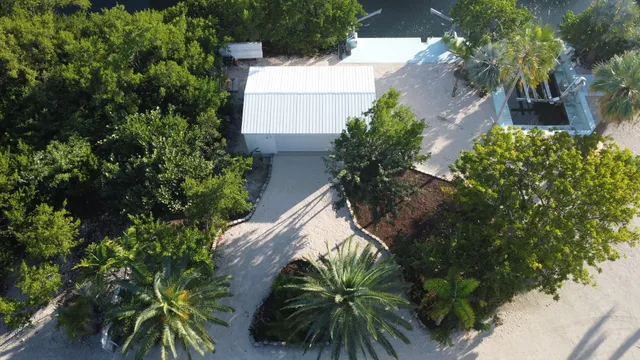 $3,900,000 | 680 Elma Avenue, Big Pine Key, FL 33043