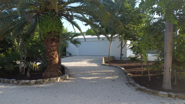 $3,900,000 | 680 Elma Avenue, Big Pine Key, FL 33043