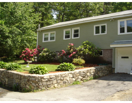 35 Spring Street Pelham, NH 03076 - Photo 3 of 11 Gallery Image 3
