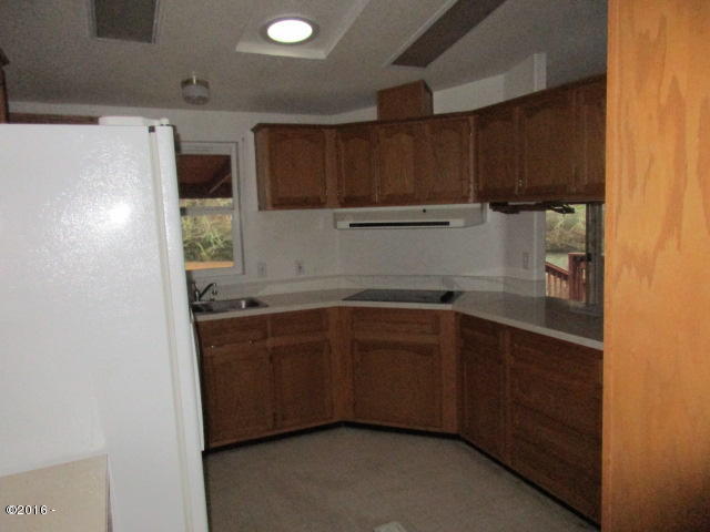890 North River Bend Road Otis, OR 97368 - Photo 13 of 27 Kitchen