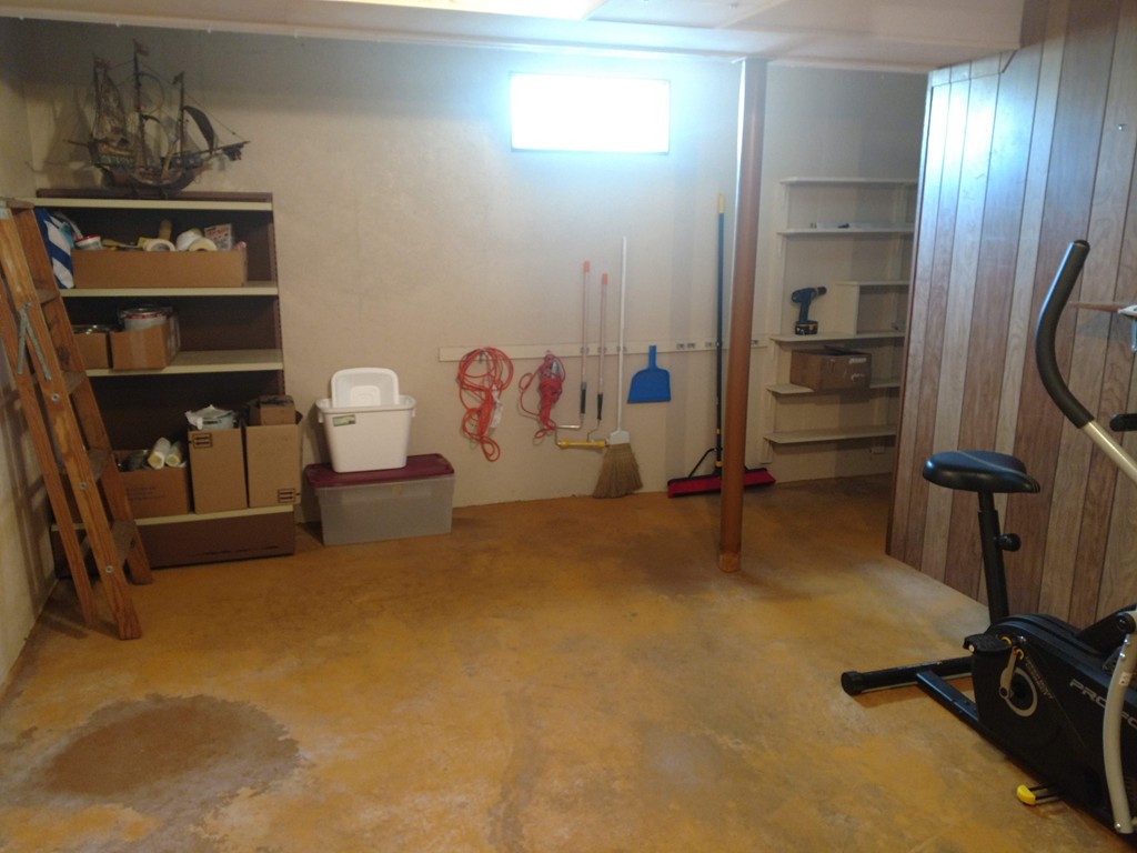683 Old Post Road, Unit 18 Dennis, MA 02638 - Photo 21 of 25 a room with gym equipment