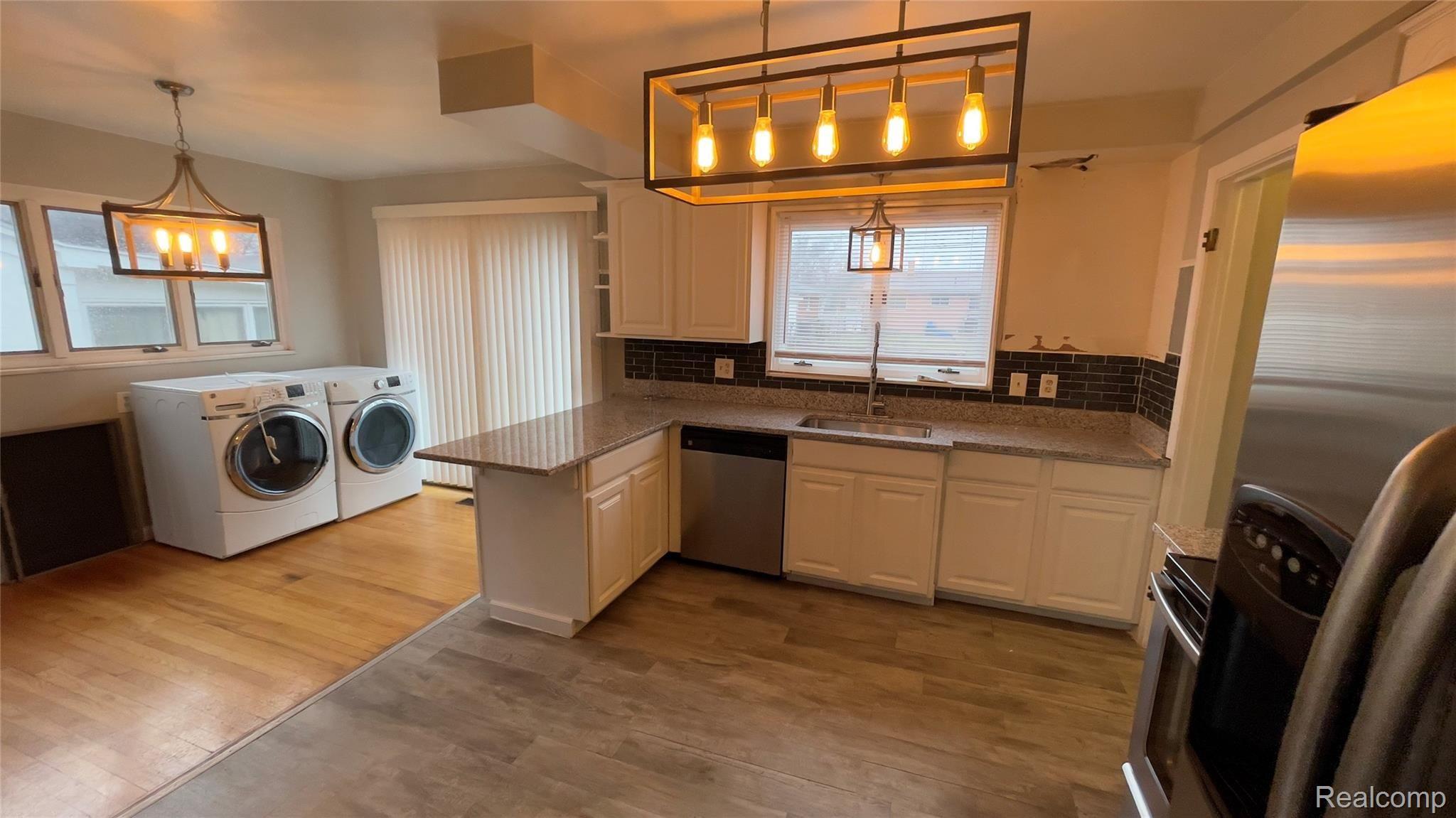 15057 Inkster Road Livonia, MI 48154 - Photo 31 of 38 C1110D85-627E-4BC4-9BEB-9688BE53C8F7.jpeg