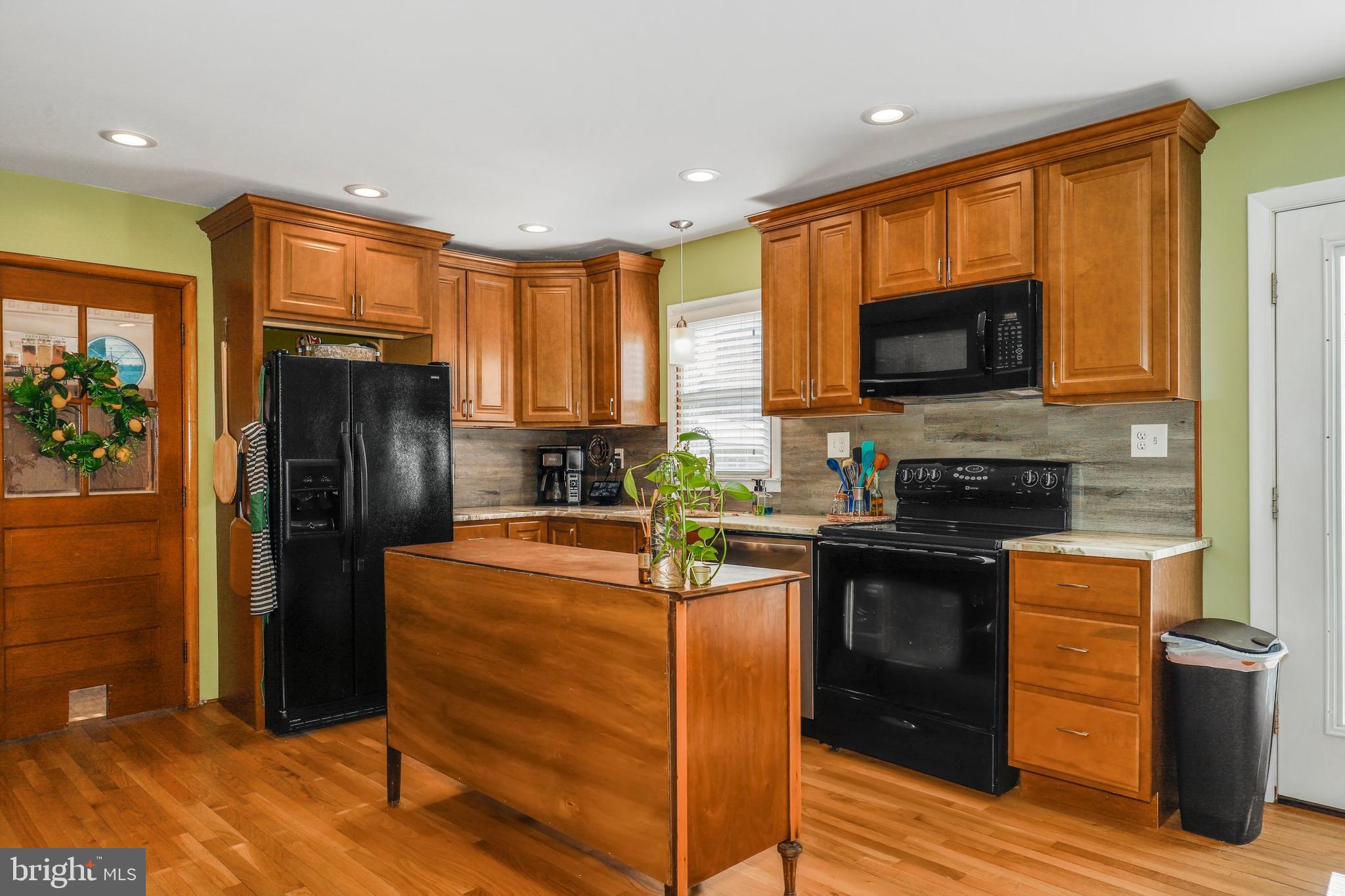 8420 Geneva Road Pasadena, MD 21122 - Photo 9 of 30 Gallery Image 9