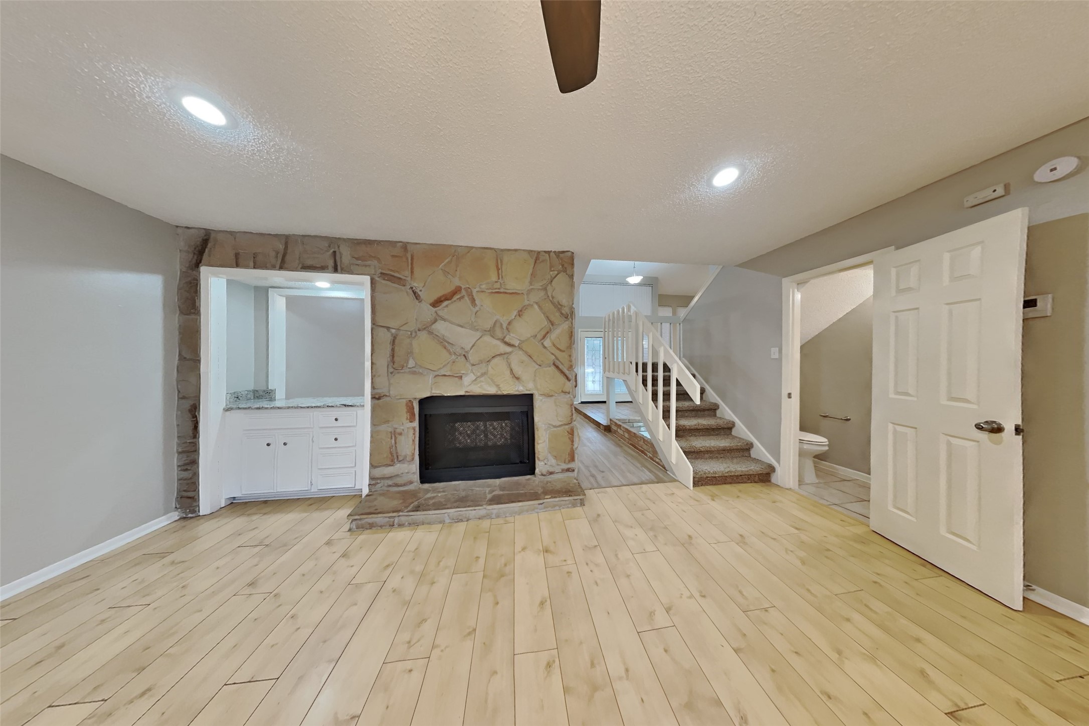 542 Enchanted Hollow Drive Spring, TX 77388 - Photo 5 of 19