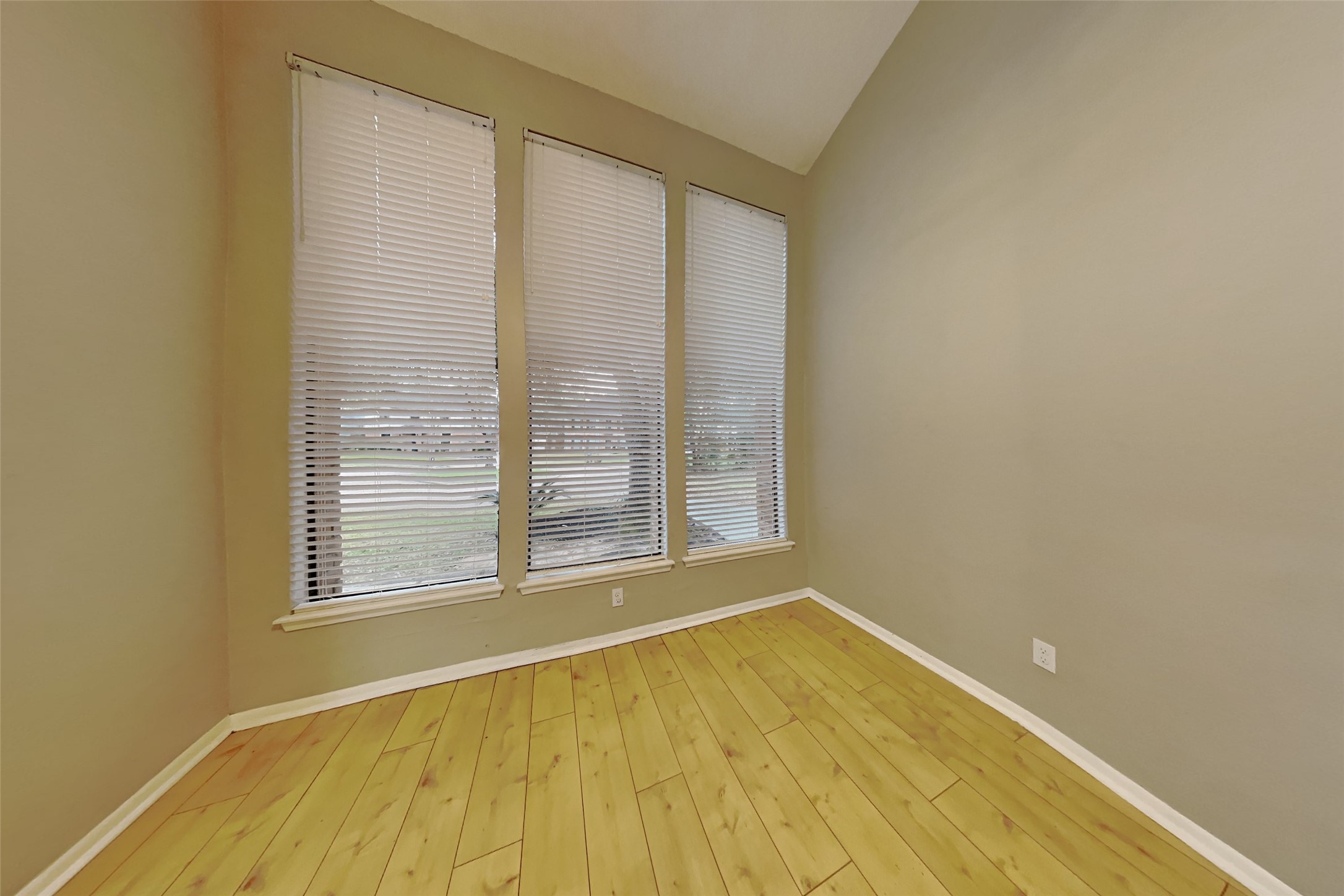 542 Enchanted Hollow Drive Spring, TX 77388 - Photo 9 of 19