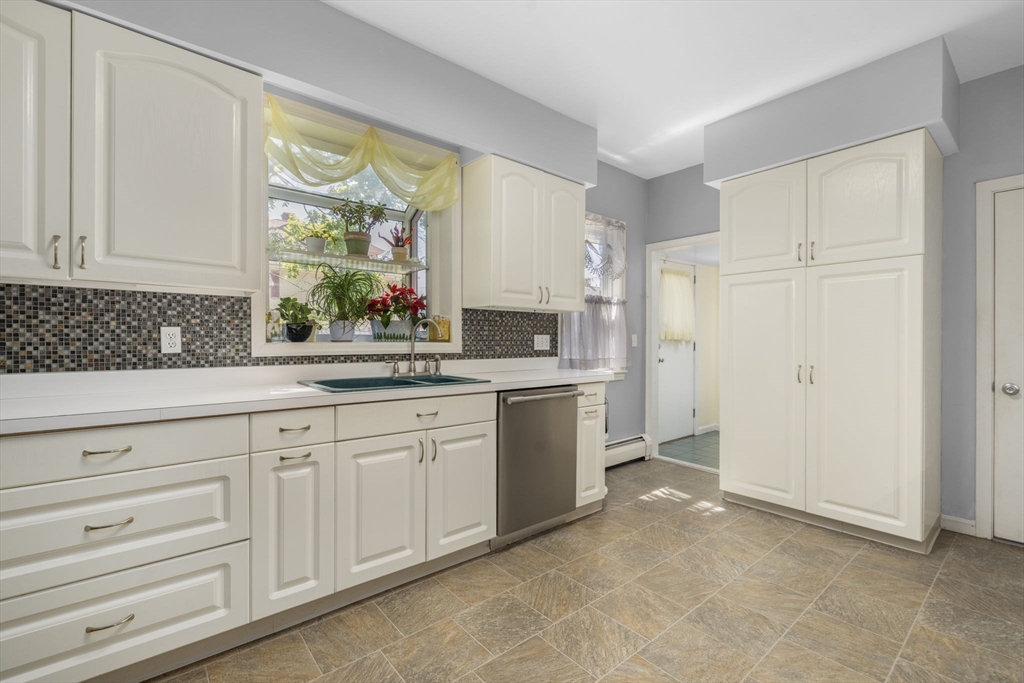 956 Maple Street Fall River, MA 02720 - Photo 4 of 42