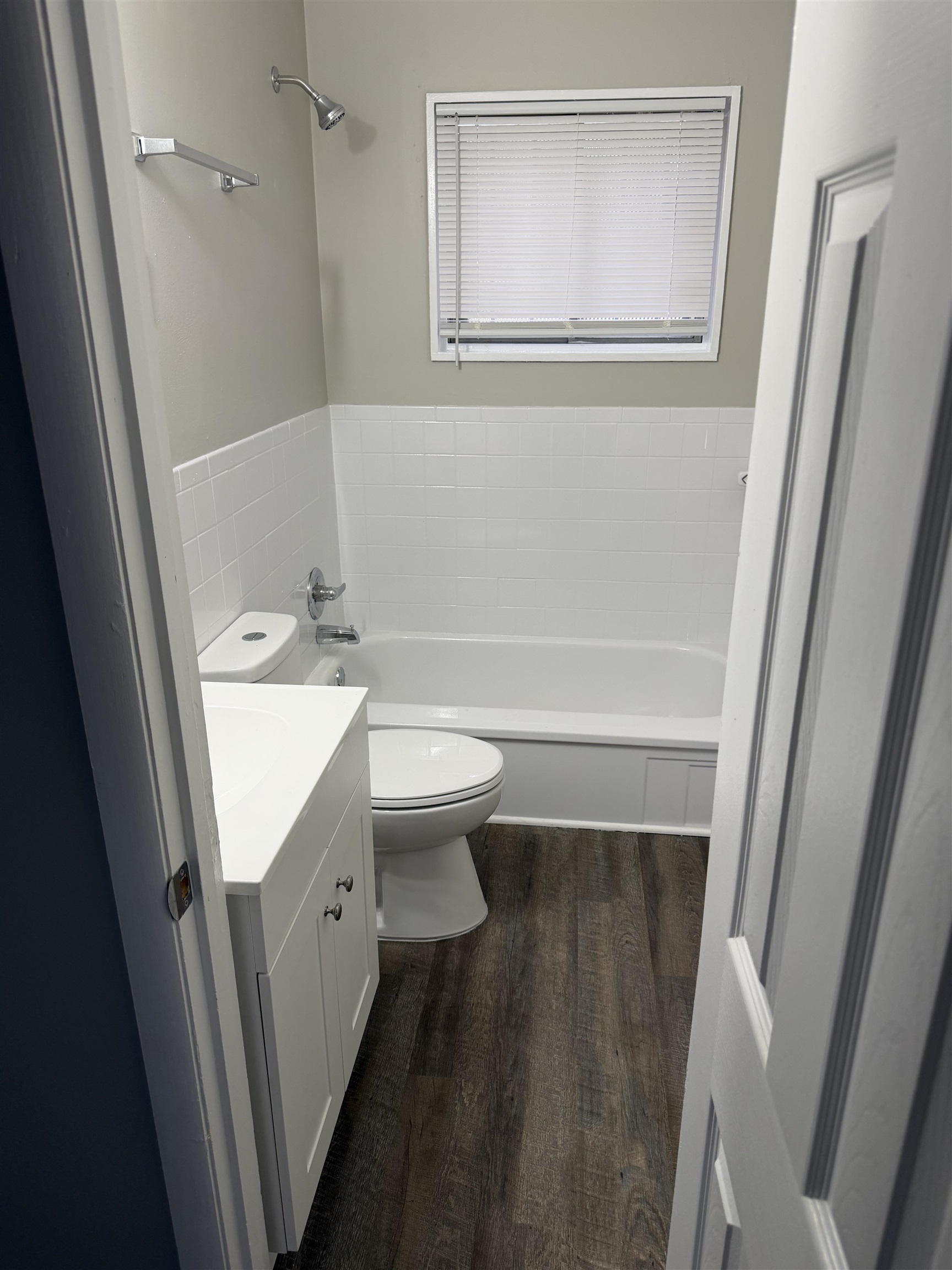 194 East Biscayne Road Memphis, TN 38109 - Photo 3 of 6 a bathroom with a sink a toilet and a bathtub