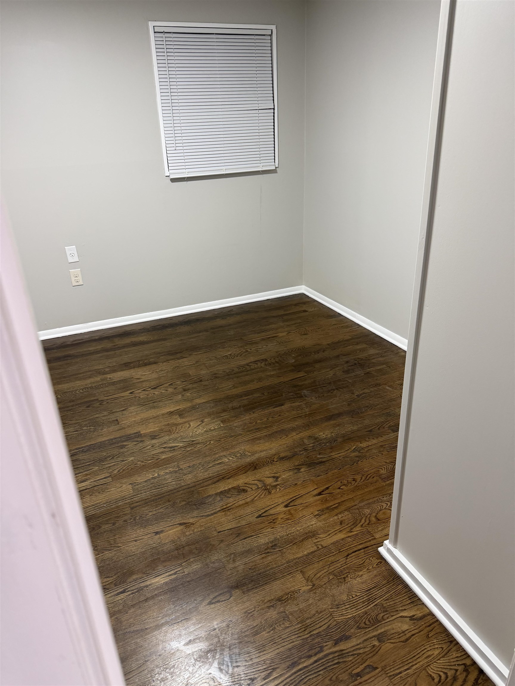 194 East Biscayne Road Memphis, TN 38109 - Photo 4 of 6 a view of room with wooden floor