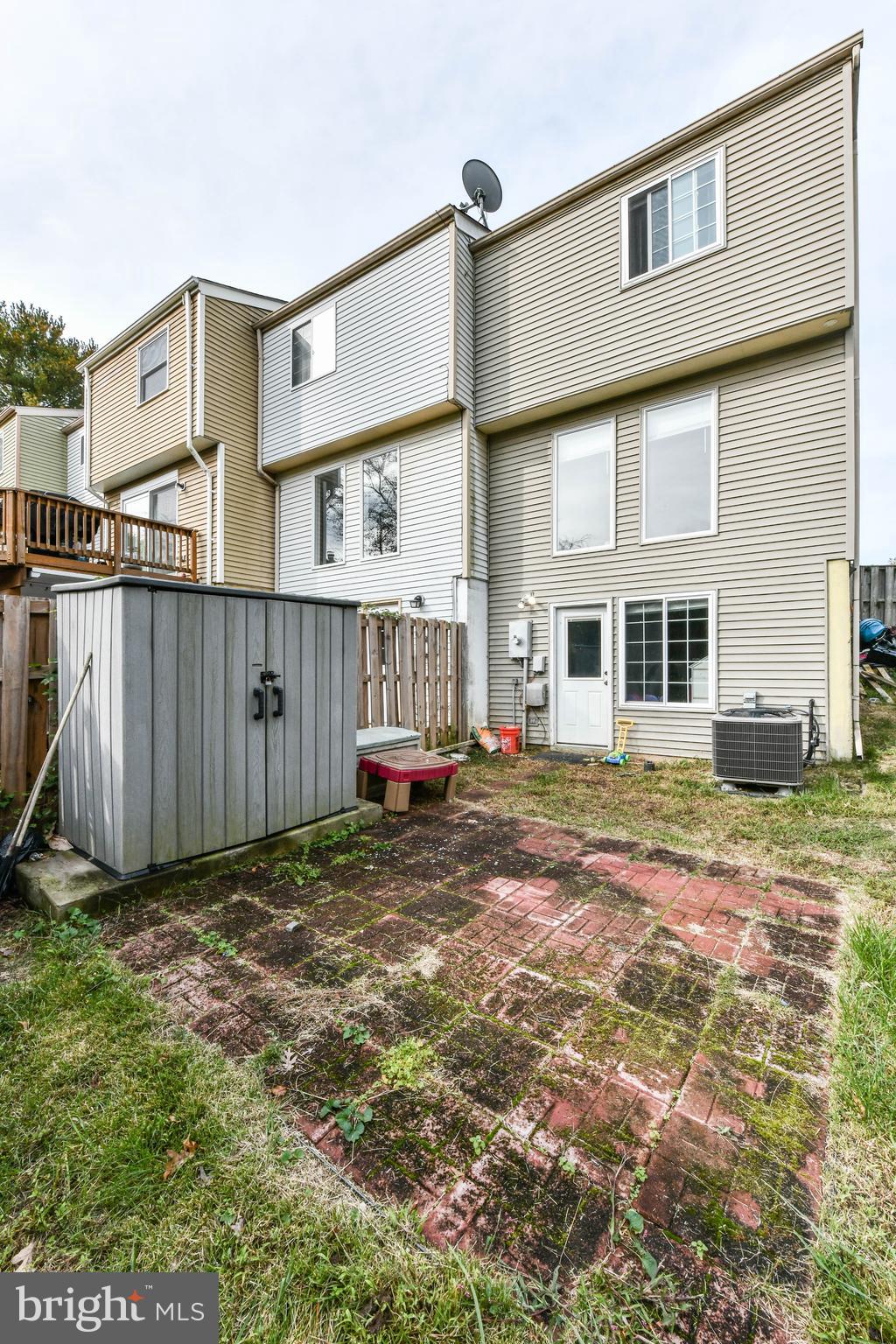 8240 Crestmont Circle Springfield, VA 22153 - Photo 21 of 24 Lots of space!