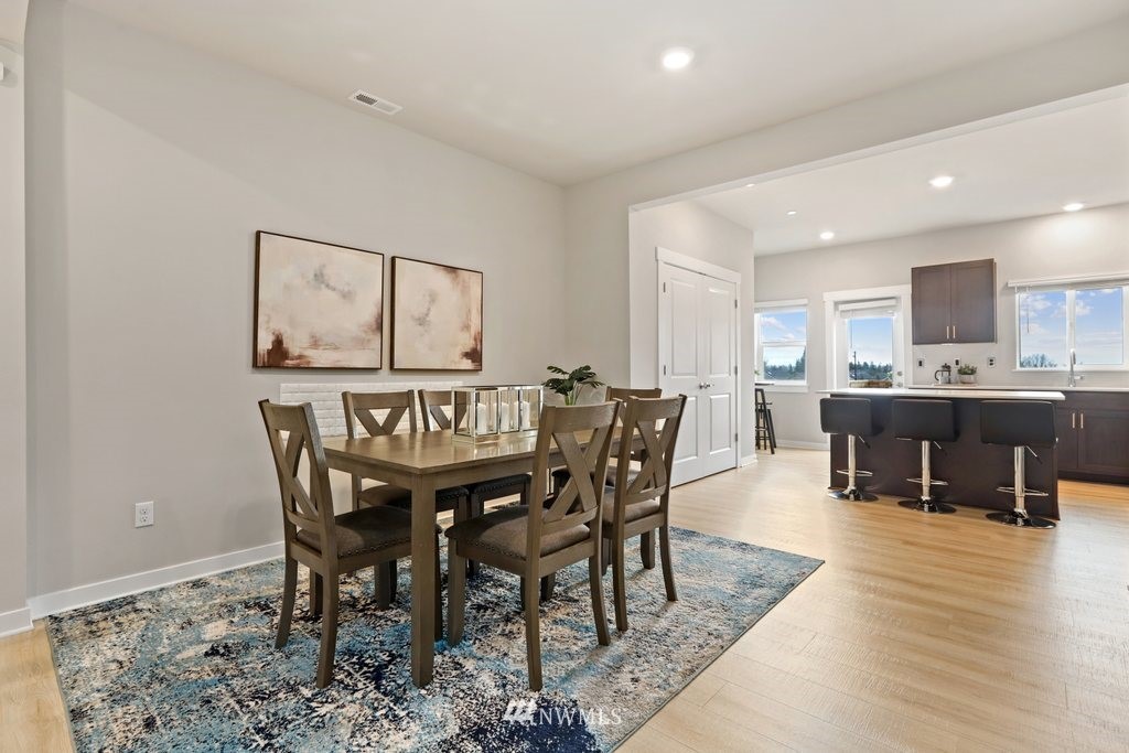 1621 Seattle Hill Road, Unit Z2 Bothell, WA 98012 - Photo 19 of 35 a view of a dining room with furniture