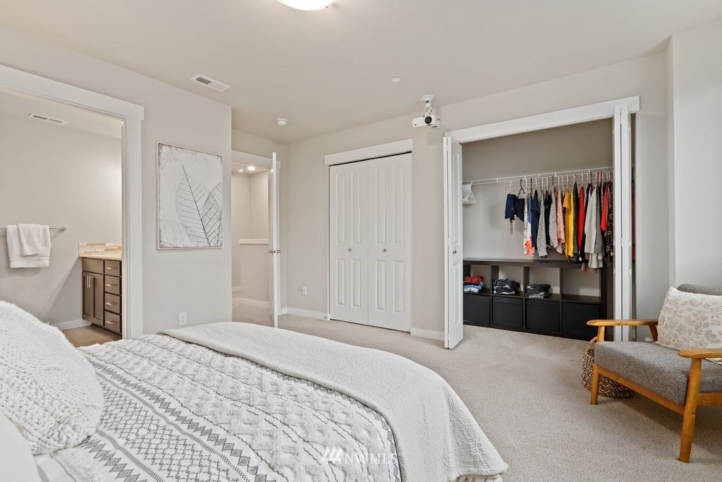 1621 Seattle Hill Road, Unit Z2 Bothell, WA 98012 - Photo 20 of 35 a bedroom with a bed and a couch