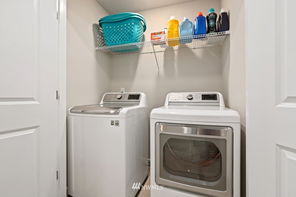 1621 Seattle Hill Road, Unit Z2 Bothell, WA 98012 - Photo 26 of 35 a utility room with dryer and washer
