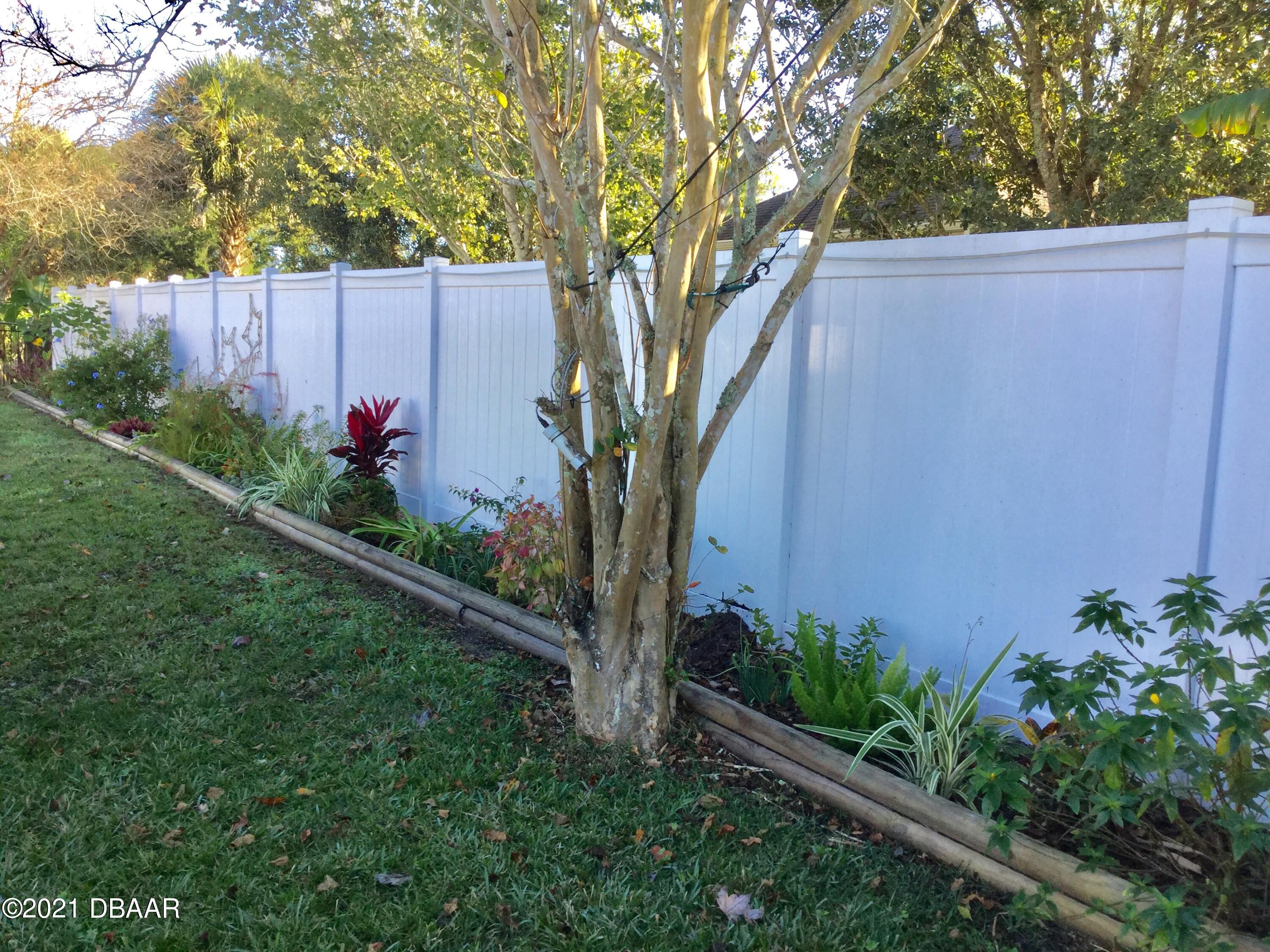 40 Riverside Lane Palm Coast, FL 32164 - Photo 15 of 47 a view of a backyard