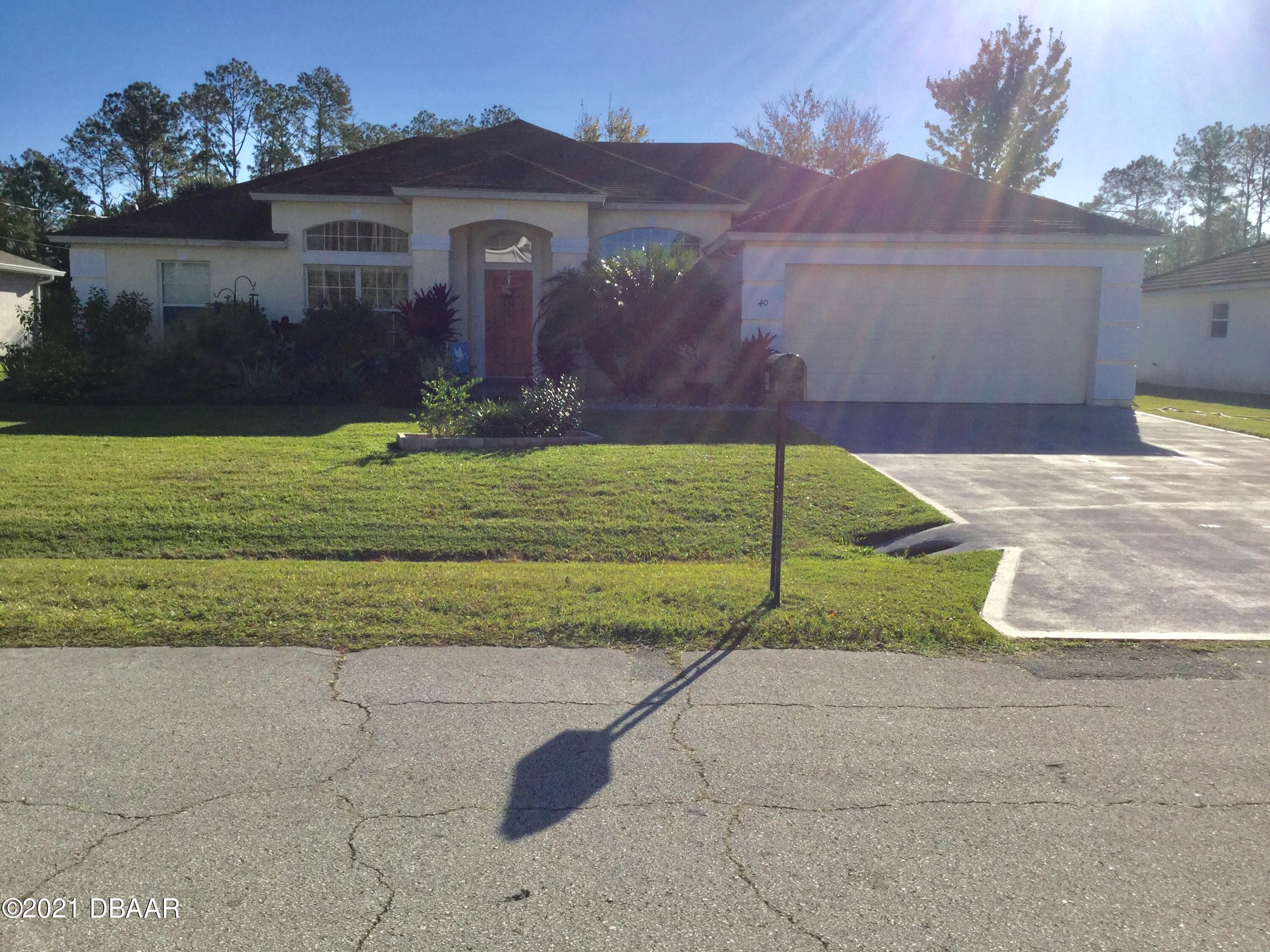 40 Riverside Lane Palm Coast, FL 32164 - Photo 2 of 47 a view of a back yard of the house